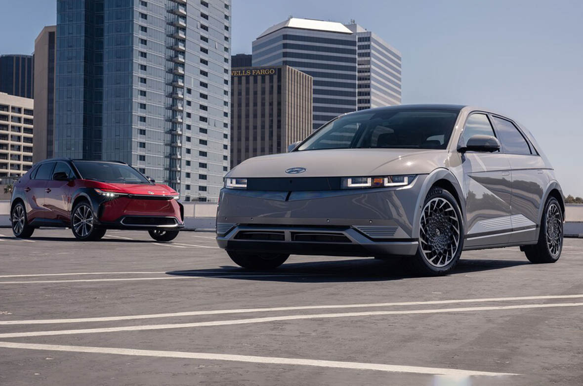 Сравнение электрокроссоверов Hyundai Ioniq 5 и Toyota bZ4X Сравнение электрокроссоверов Hyundai Ioniq 5 и Toyota bZ4X